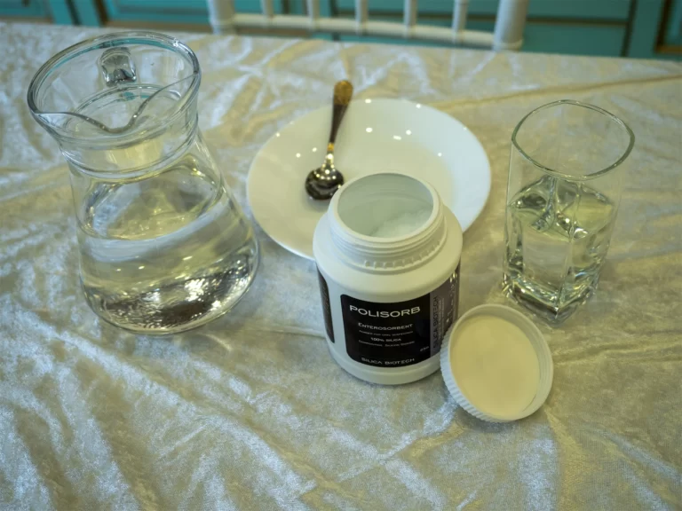 Open Polisorb jar with spoon, plate and water, top view